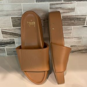 Beautiful Beek leather slide sandals.